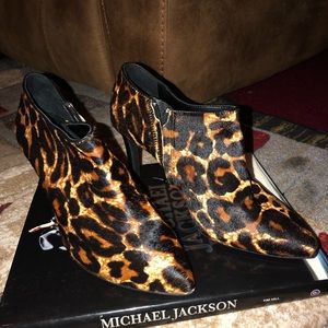 Sexy Antonio Melani leopard ankle boots